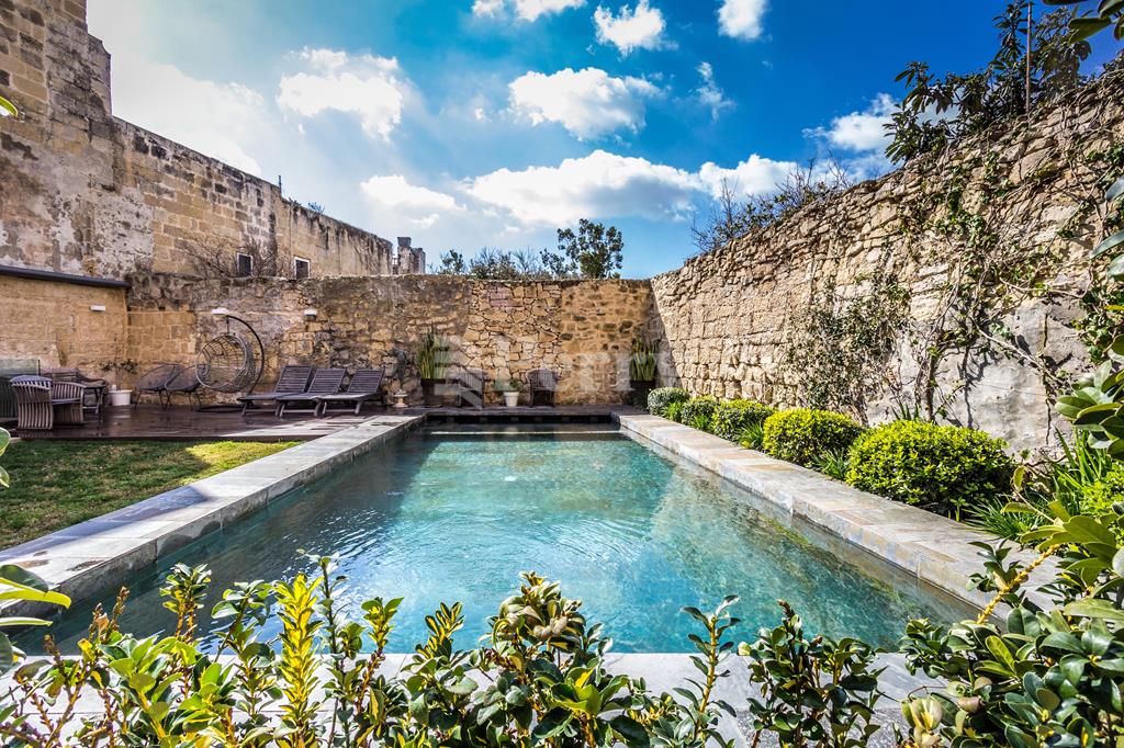 Lija<br>House of Character