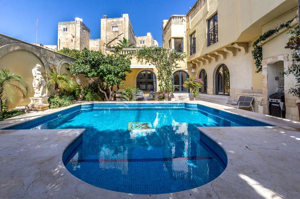 Lija<br>House of Character